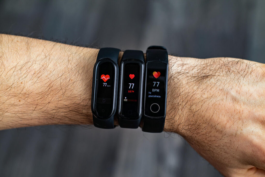 kak-ispolzovat-fitnes-trekery-i-smart-chasy-dlya-maksimalnyh-rezultatov